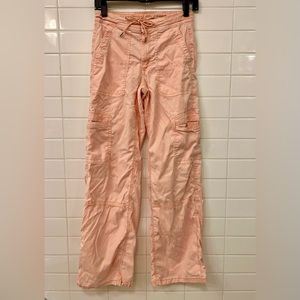 American Eagle Outfitters Stretch Wide leg cargo pants in peach 🍑, size 00 R.